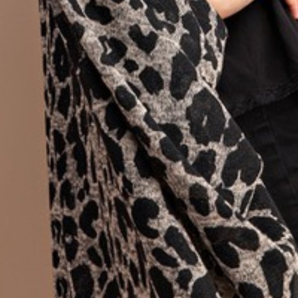 NWT Animal Print Dolman Sleeve Cardigan - Picture 6 of 8